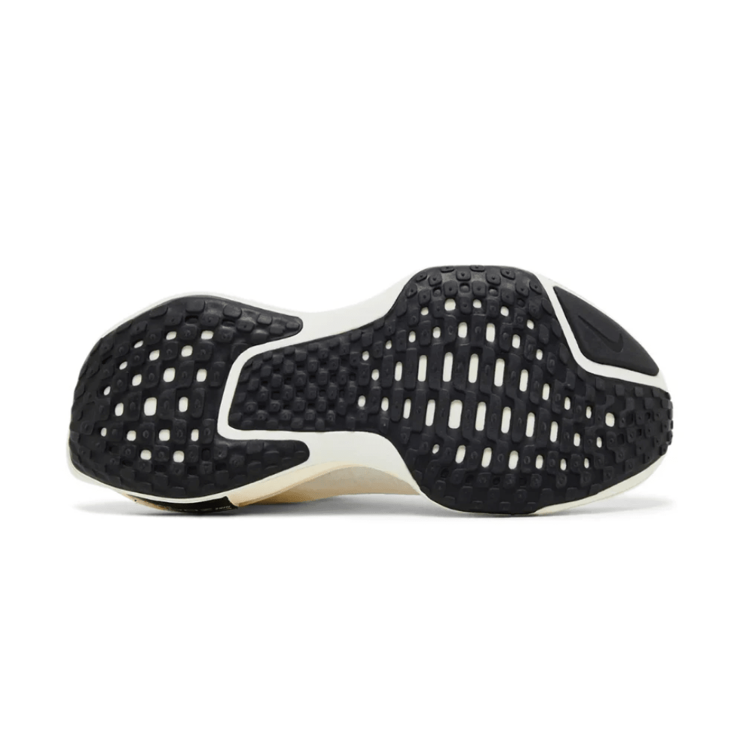 Nike ZoomX Invincible 3 'Summit White Black' - Luxury Dubai
