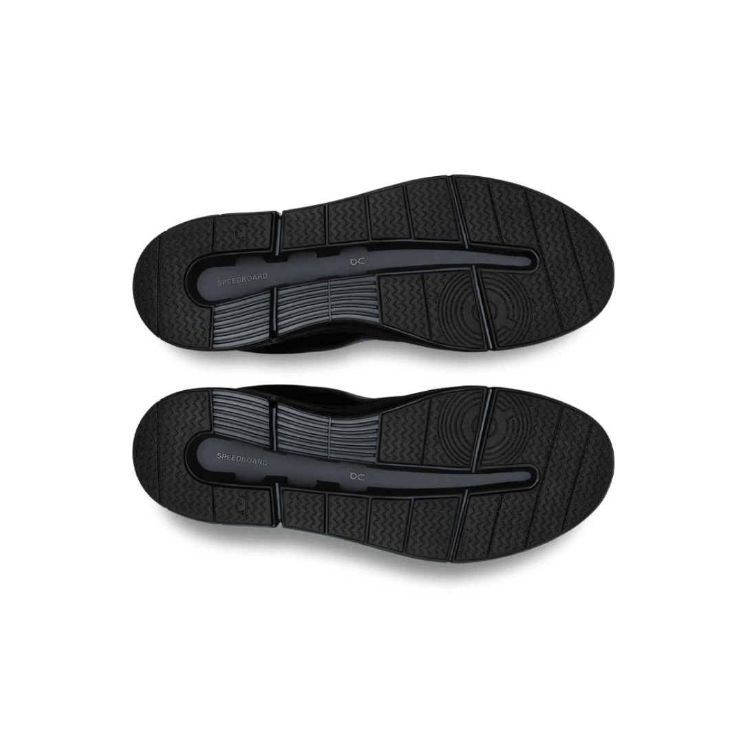 On Running The Roger Advantage 'All Black' - Luxury Dubai