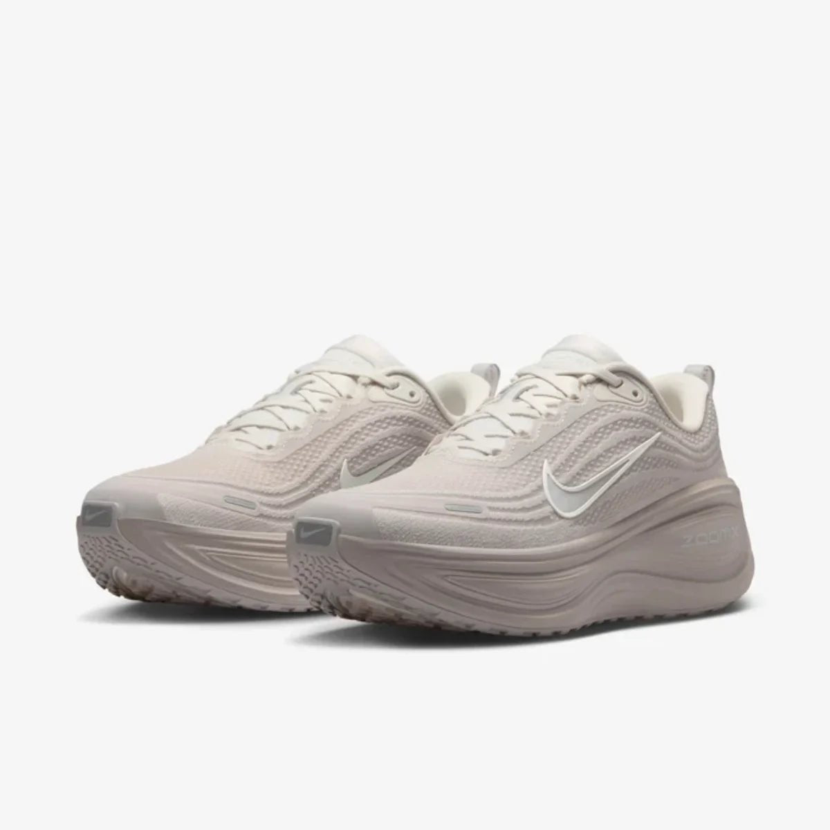 Nike Vomero Plus Beige pair display