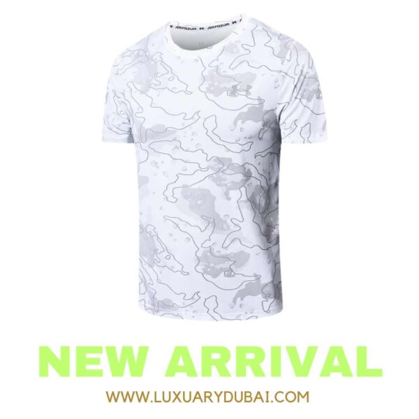 Elevate your wardrobe with the luxurious Under Armour men's t-shirt. Designed for sports enthusiasts, it's a must-have item. Shop now